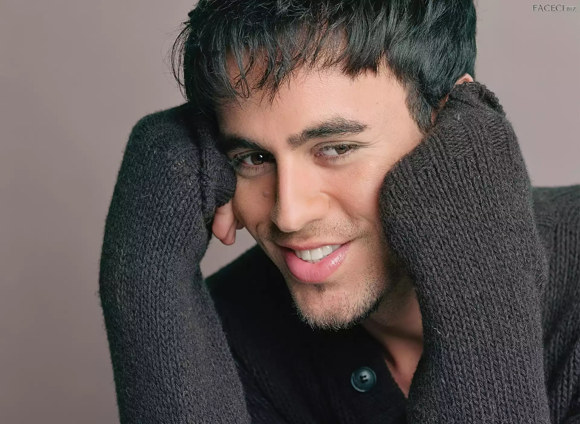 Ciemny, Uśmiech, Enrique Iglesias, Pulower